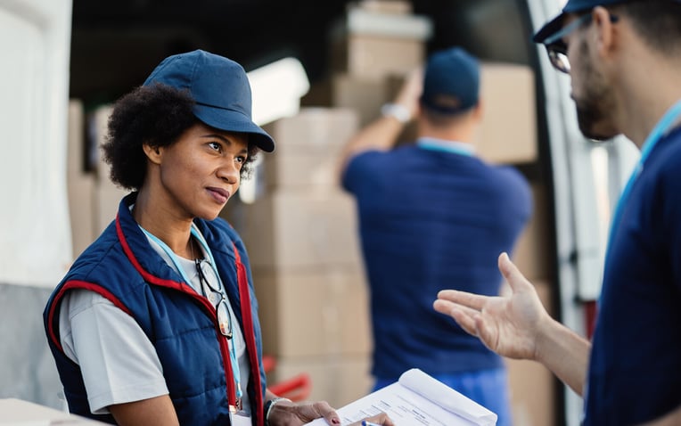 A woman and man discuss changing 3PL providers