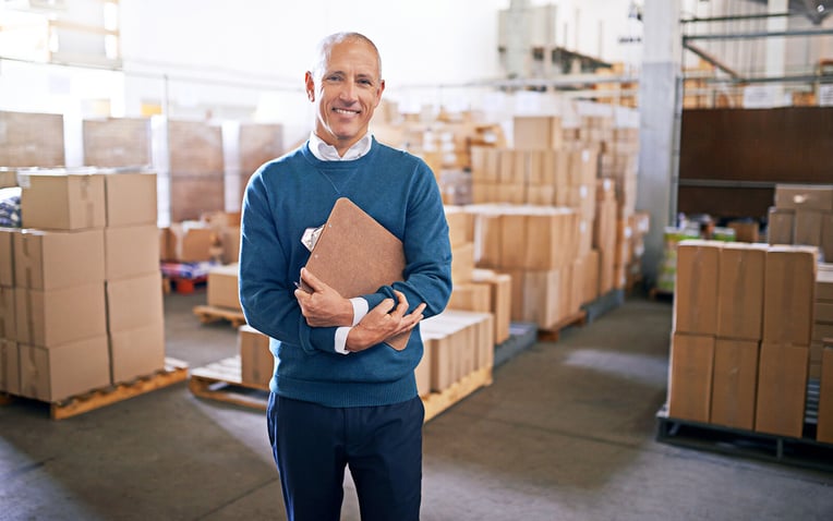 Man in warehouse discusses how to choose a 3PL provider