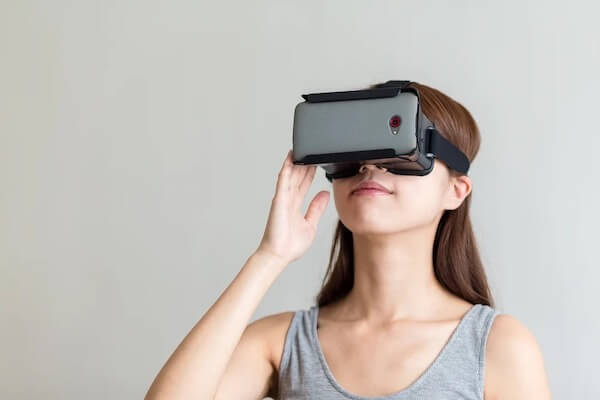 Woman using the virtual reality headset-1